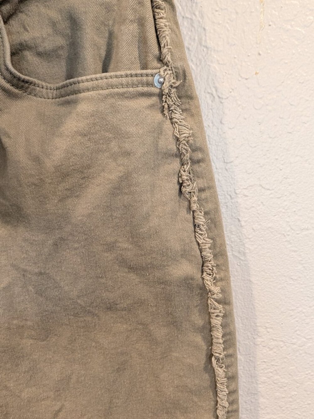 OAK + FORT Olive Green Pants with Raw Edge Side Seams - Size 4 - Picture 5 of 6